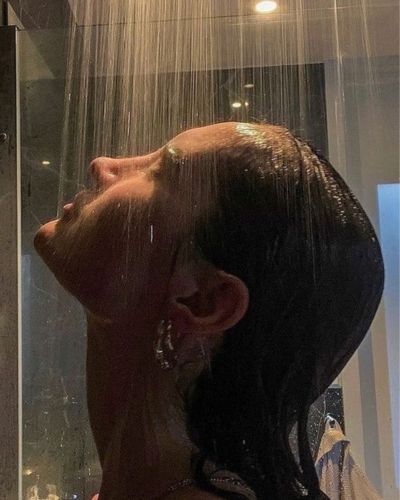 ¿Qué es mejor bañarte con agua fría o agua aliente?
