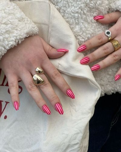 Stripe nails monocrómaticas 
