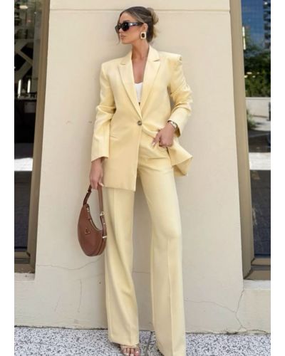 Trajes sastre de colores: amarillo mantequilla
