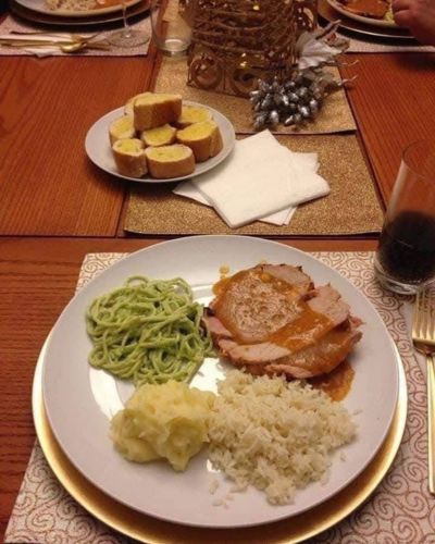Foto de platillo con pasta, puré y proteína