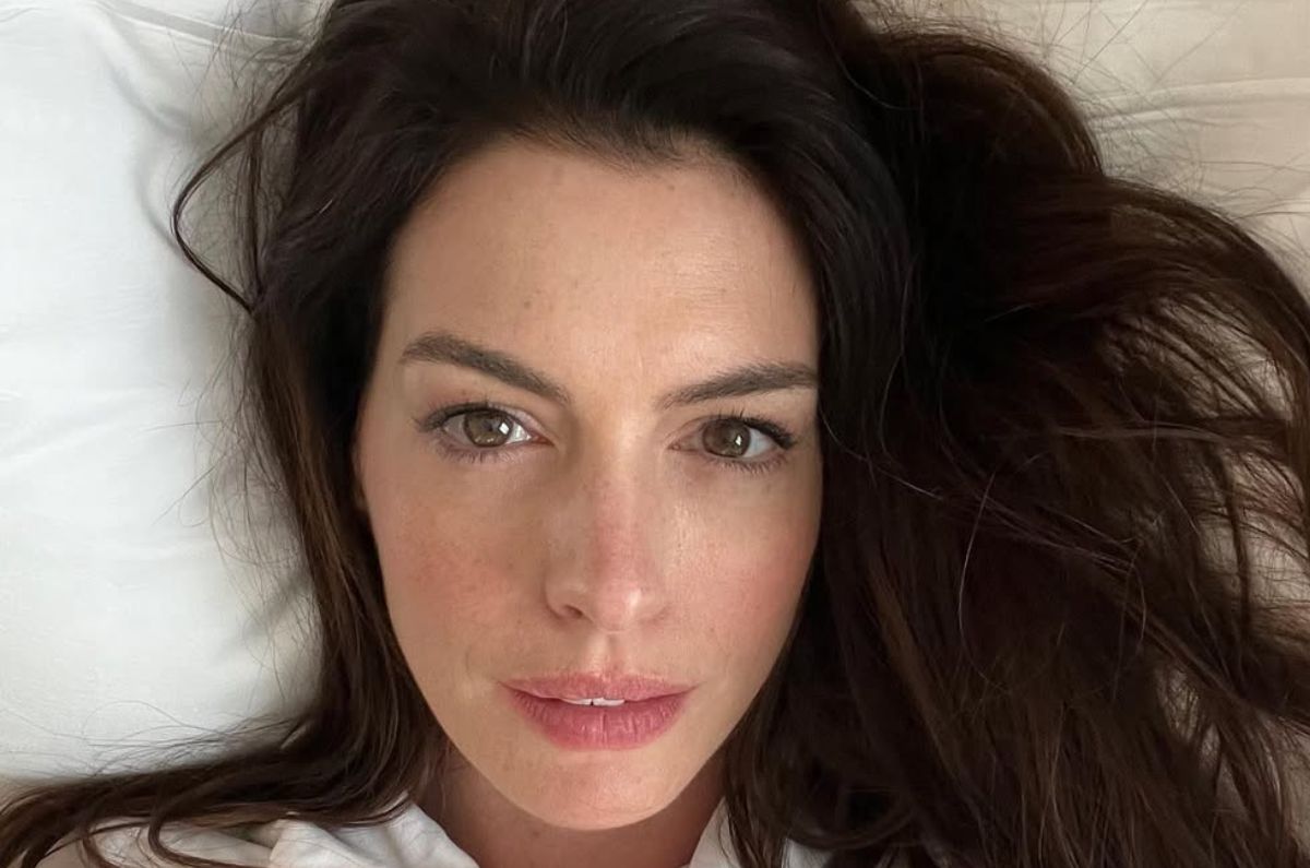 Anne Hathaway anuncia embarazo a sus 43 años | VIDEO