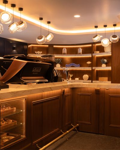 Café premium en un ambiente cálido
