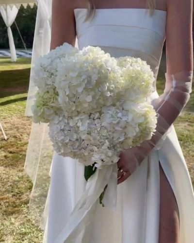 Ramo de novia con flores elegantes y variadas que simbolizan la personalidad de la novia.
