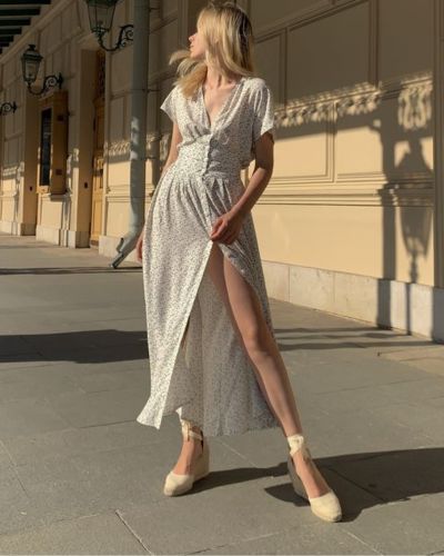 Look de verano con vestido midi 