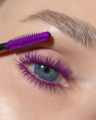 Maquillaje de primavera con máscara de pestañas