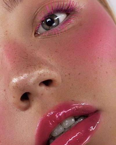Maquillaje de primavera con máscara de pestañas