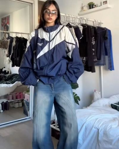 Outfit para lluvias con barrel jeans