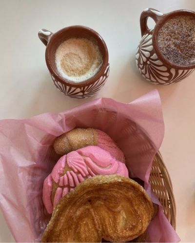 Ejemplos de alimentos en ayunas que no se recomiendan y alternativas ideales para un desayuno que cuide la salud digestiva.