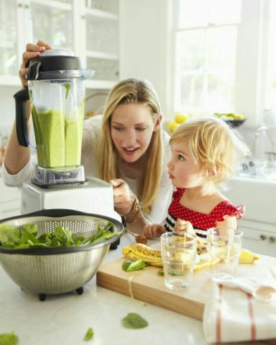 Batidos nutritivos para niños preparados con frutas, avena y otros ingredientes saludables, ideales para el desayuno durante el regreso a clases 2026