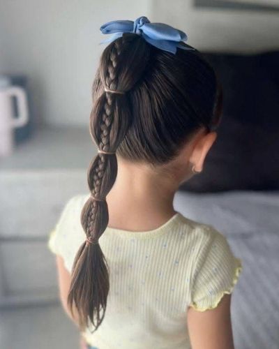 Look con trenzas y coleta burbuja para el Back 2 School