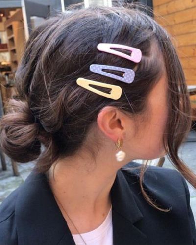 Peinado recogido con clips