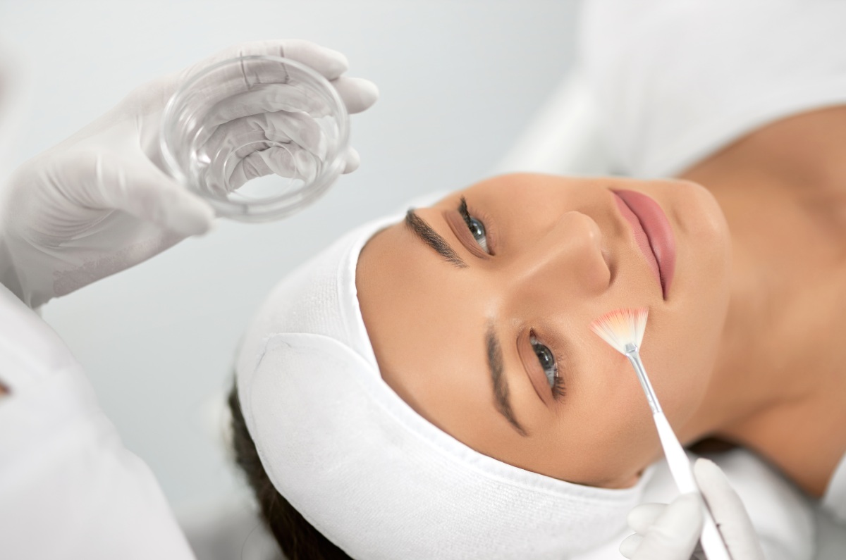 ¿Qué procedimientos ayudan a definir mejor el contorno facial?
